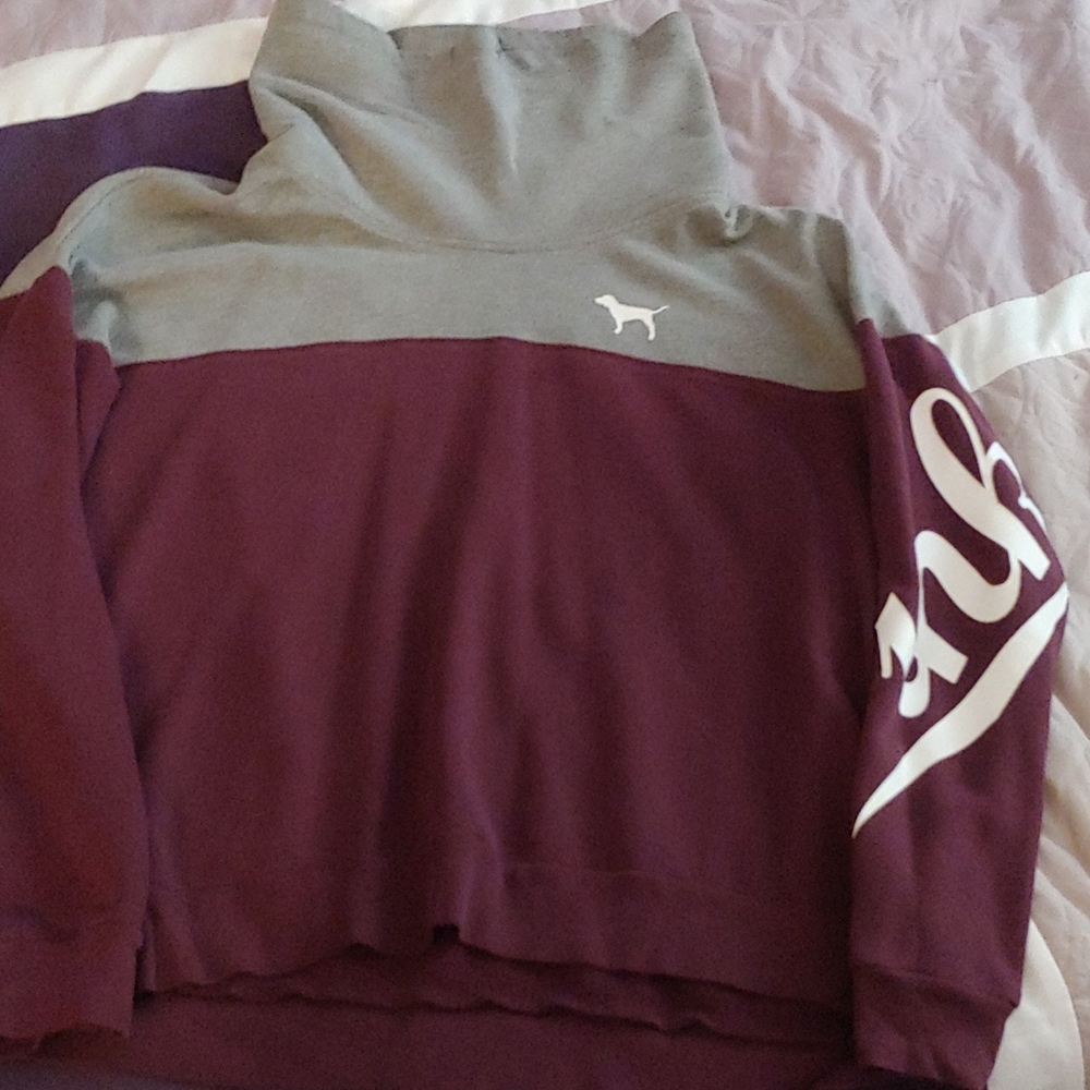 VS Pink Sweatshirt L